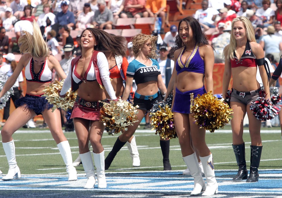 Hot NFL Cheerleaders Who Could Set Instagram on Fire