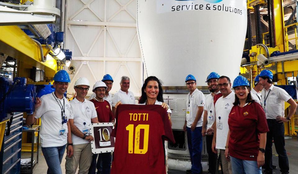 Roma sends Francesco Totti t-shirt into space